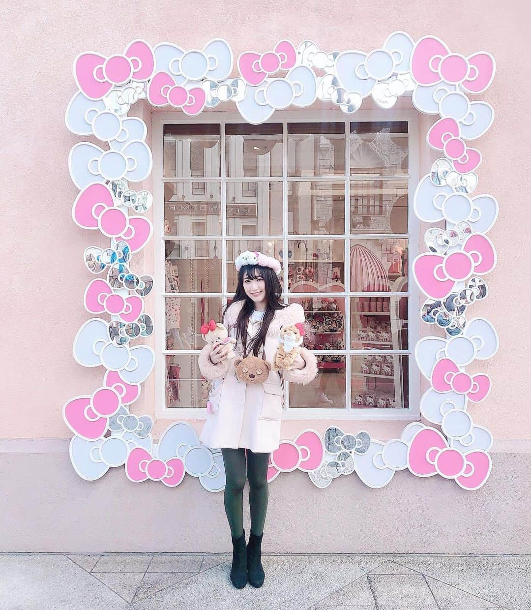 原かれんさんのインスタグラム写真 - (原かれんInstagram)「᯽ エアーUSJ . . . 行った気分に♡♡♡ . みんなで頑張ろう . . . . #hellokitty #キティちゃん #tim #ティム #タイガーキティ #タイニーチャム #原かれん #usjぴろぴろバウンド #nmb48  #ユニバ #usj #usjファン  #universalstudiosjapan #usjの住民 #instagood #osaka  #ユニバーサルスタジオジャパン #love  #유니버셜스튜디오재팬 #usjお土産  #ピンク加工 #오사카 #followｍe  #ユニバカチューシャ #usj好きな人と繋がりたい #ユニバ映え #kawaii #gogousj #エアーユニバ #エアーusj」4月2日 9時17分 - karen_hara315