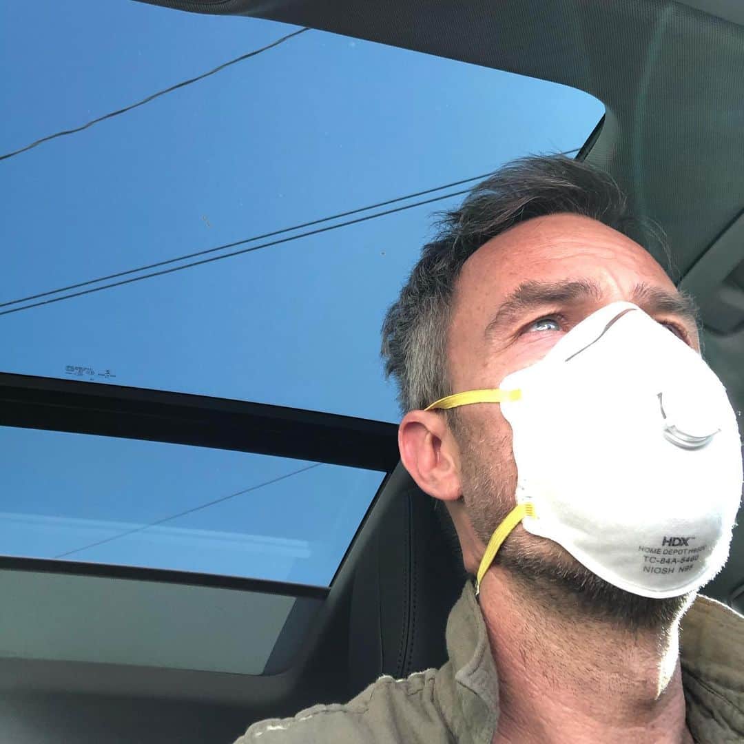 JR・ボーンのインスタグラム：「I know the mask isn’t 100% guaranteed to prevent me from getting it, but it sure as hell helps me from giving it in case I have it. It cuts the CHANCES down. And ANY chance is better then the alternative right now. YOU wear your mask to protect me and I wear my mask to protect YOU. I’m trying to look closer at what it means to say “we’re in this together” There’s more we have to be doing. And I’m NOT encouraging you to go buy medical masks, our hospitals NEED those. I only just found this one in my laundry room. DIY one! Won’t be 100% but any percent is better for us right now. Get creative with it. Love y’all  #masks4all #masks」