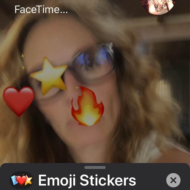 ジュリア・ロバーツのインスタグラム：「April, trying to FaceTime you! 😉#socialdistancing」
