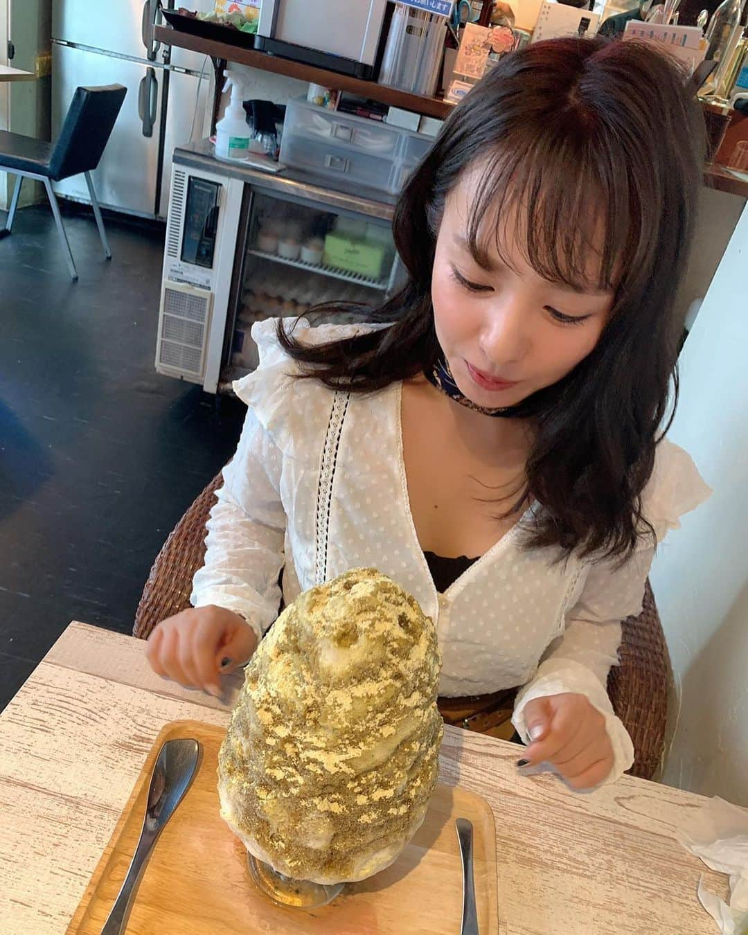 山田菜々さんのインスタグラム写真 - (山田菜々Instagram)「大きな大きなかき氷🍧 季節外れのかき氷食べたいな〜🤭☀️」4月2日 10時13分 - tannana.yamada