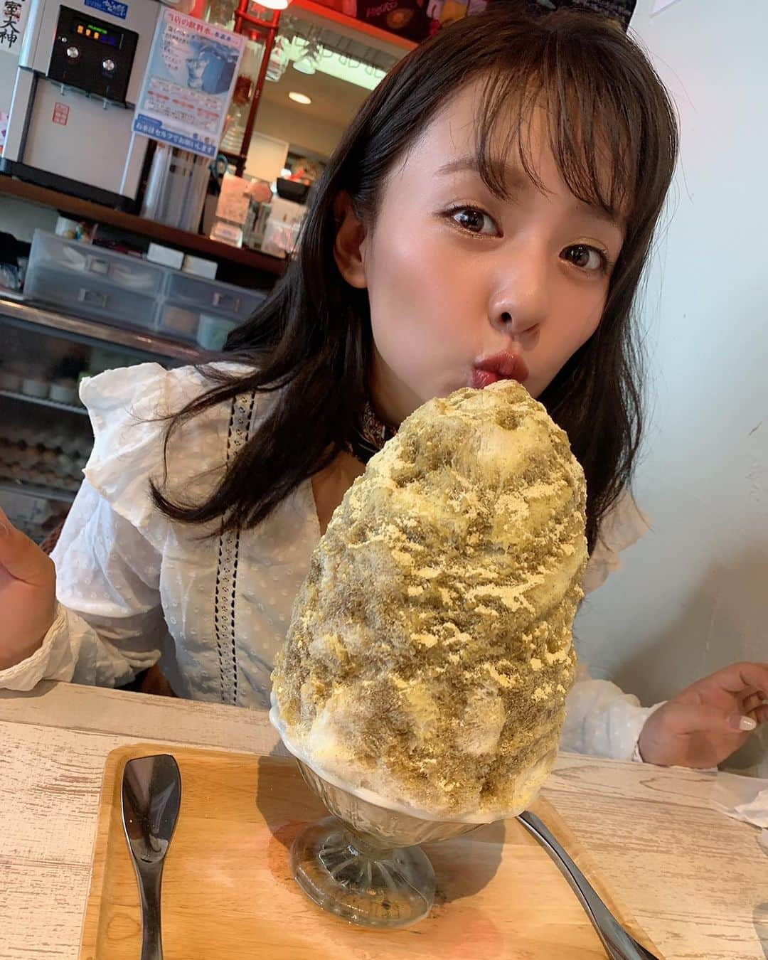 山田菜々さんのインスタグラム写真 - (山田菜々Instagram)「大きな大きなかき氷🍧 季節外れのかき氷食べたいな〜🤭☀️」4月2日 10時13分 - tannana.yamada