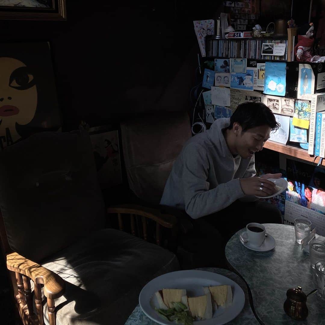 近藤沙良さんのインスタグラム写真 - (近藤沙良Instagram)「. . 予想以上の大きさのお皿と分厚い卵に びっくりしたんやけどぺろっと食べた✌︎ もっかい食べたい🤤 . #kyoto #kyotolunch #kyotocafe #京都カフェ #京都喫茶店 #喫茶マドラグ #sar_cafe」4月2日 10時24分 - saaara57