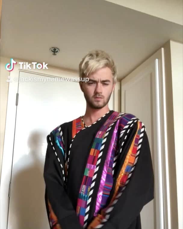 ジャック・ジョンソンのインスタグラム：「I have so many look alikes... shit is crazy」
