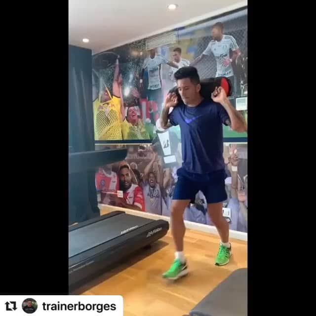 ルーカス・バリオスのインスタグラム：「Gracias @trainerborges por siempre estar 💪💪🙏🙏🏃‍♂️🏃‍♂️LB#18⚽️⚽️」