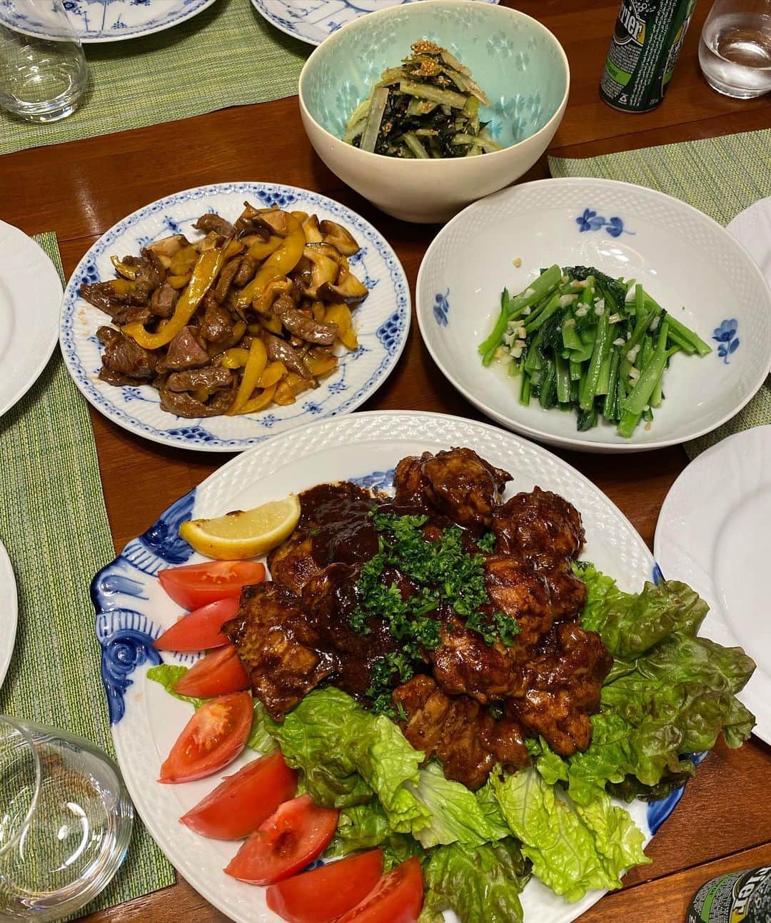 早見優さんのインスタグラム写真 - (早見優Instagram)「Dinner time! Chicken with miso-soy sauce, stir fried pork and veggies, and green veggies with garlic #japanese food #和食 #家庭食 #eatathome」4月2日 11時49分 - yuyuhayami