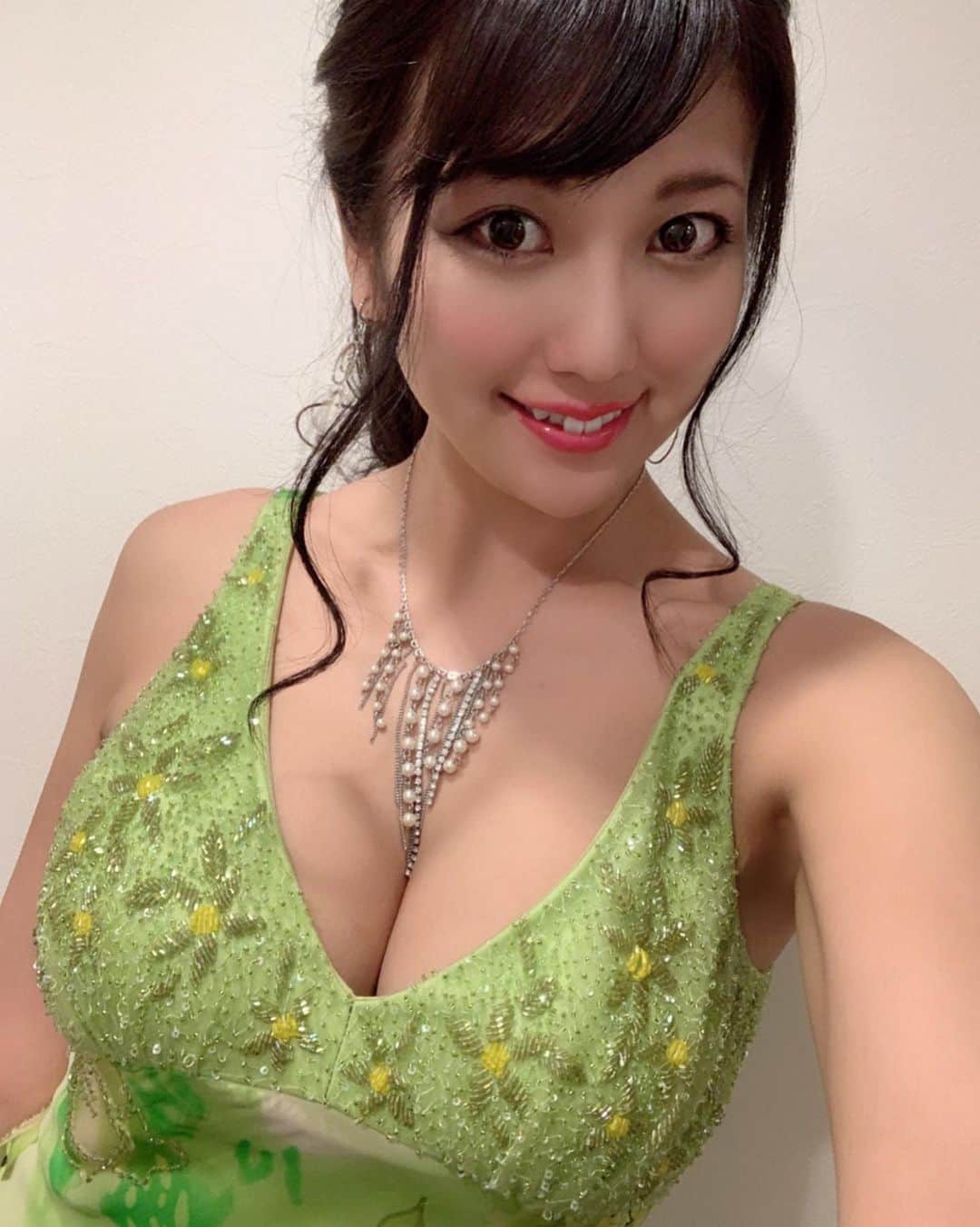 神谷麻美さんのインスタグラム写真 - (神谷麻美Instagram)「#ドレス 着たときの💖👗💖🧚‍♂️💖 #あまんじゃく ❤✨ #dress 💖🧚‍♂️💖」4月2日 12時25分 - asamice428