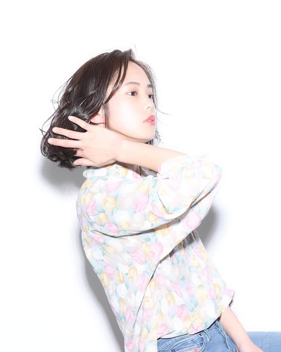 中山来未のインスタグラム：「bobにしてもらいました🕴🏻 スタイリング頑張って似合うメイクとファッション勉強してまたロングまで育てていきたいと思います！ 同じく内面も🌈🌈🌈 #目の前のことを全力で  #人事を尽くして天命を待つ #GARTE #kaito さん」