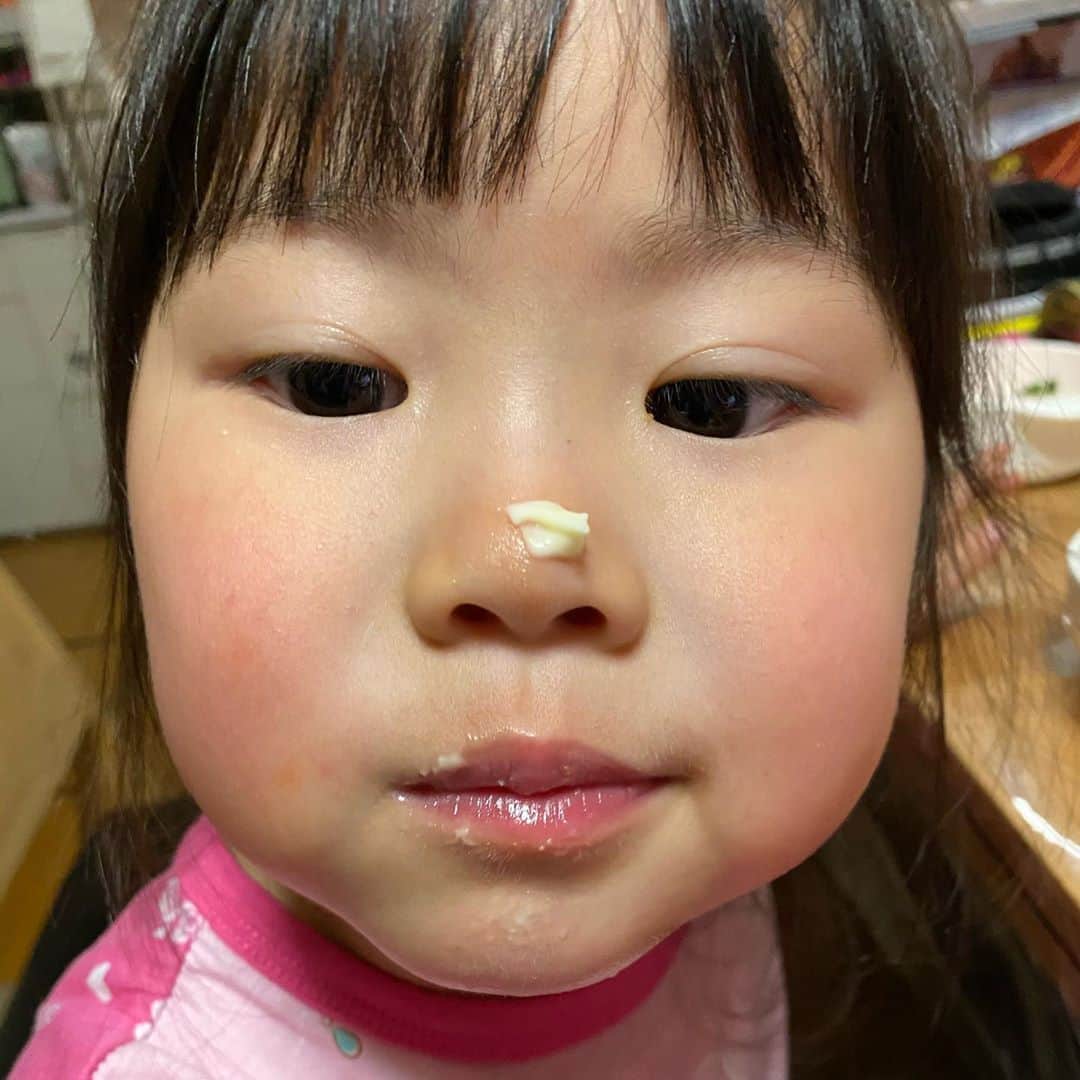 太陽チャンネルのインスタグラム：「らんたま推しの皆様へ。 らんたまぶーは元気です。 毎日癖柱として生きています。 鼻にマヨネーズつけて顔ギトギトにしていました。」