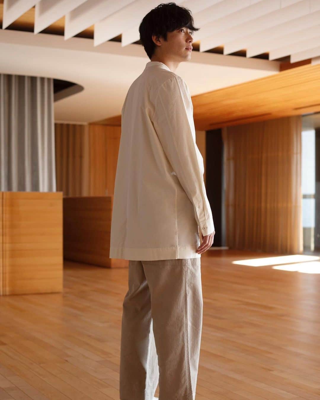 樫尾篤紀さんのインスタグラム写真 - (樫尾篤紀Instagram)「日本限定コレクションの​ 「#CONSTRUCT / #コンストラクト」のモデルをさせていただきました。​ ECサイトも立ち上がっています！​ シンプルなデザインの服がすごい好きで​ COSの無駄を削ぎ落としたデザインが最高！​ ​ #CONSTRUCT　#コンストラクト　#PR　#COS　#COSbyYou​ @cosstores_jp​」4月2日 12時48分 - kashioatsuki