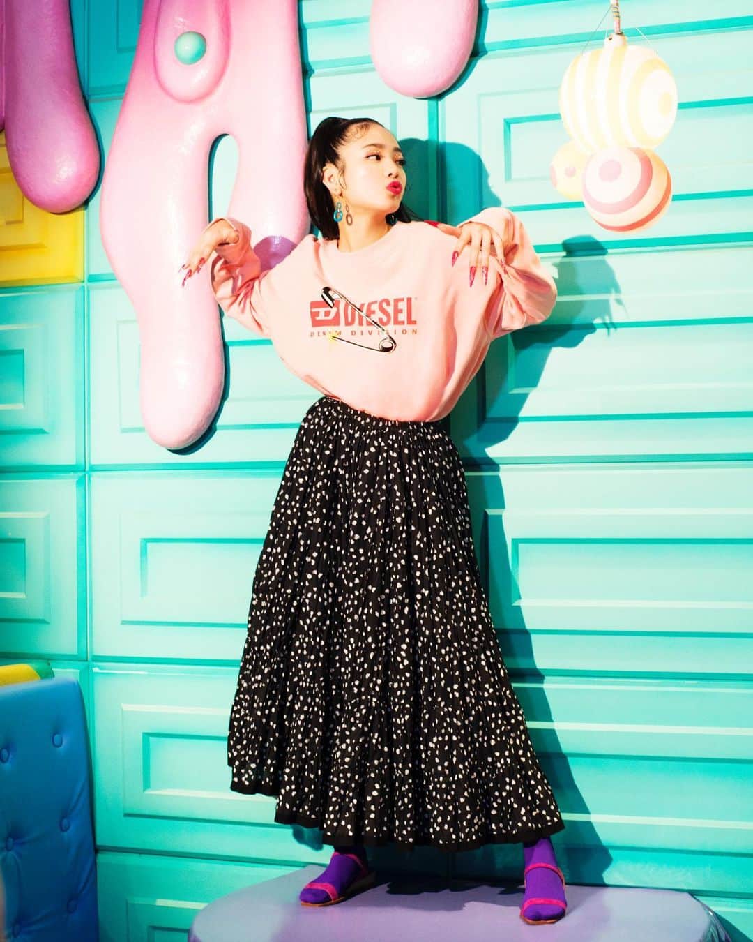 のインスタグラム：「for Quns! magazine4月号　@tgm_nagoya  photo & drection & propstyling by me  model @yokota_mayuu  stylist  @hitomi_imamura  hairmake @harukadebeau  #高島屋ゲートタワーモール #横田真悠#Quns!#beauty#photography#propstyling#kisimari #モンスター　#👾#ponytail」