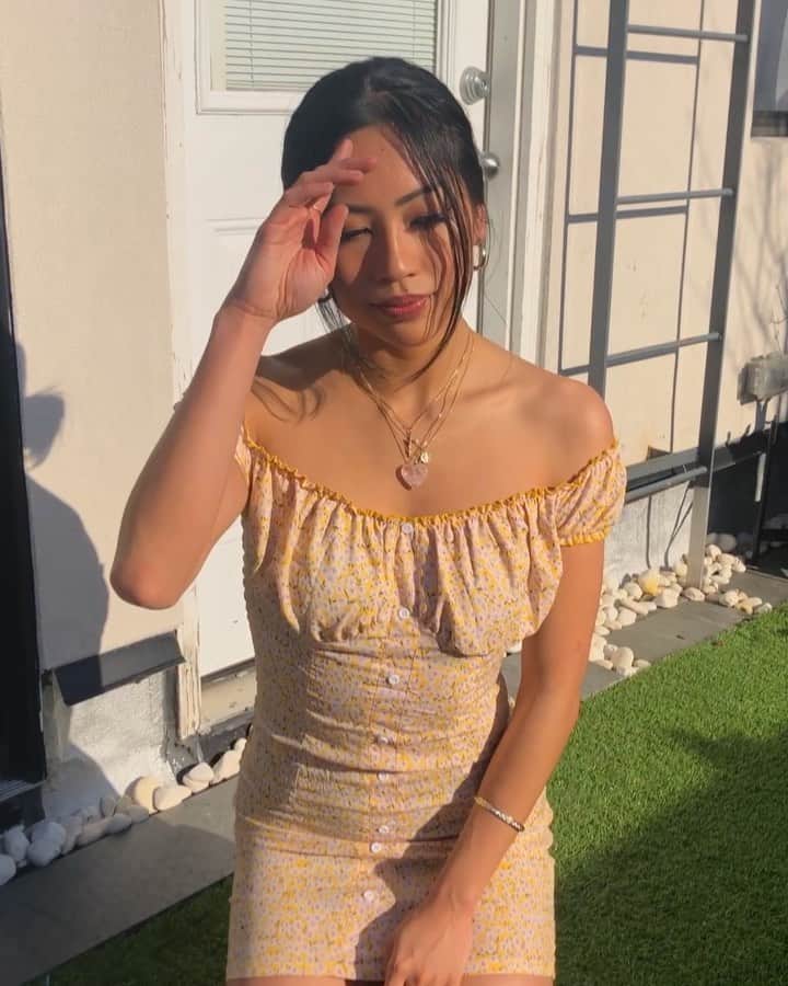 エイミー・ファムのインスタグラム：「i was trying to come up with a funny caption but then i realized God already made the joke for me and it was 2020 lol hope everyone is safe healthy and staying positive during this wild time  dress: @amazon link in bio #founditonamazon」