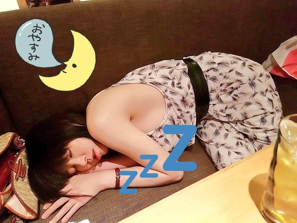 松坂南さんのインスタグラム写真 - (松坂南Instagram)「なんか寝てる画像（笑）  #フォルダ整理中  そうそう、ようやくFacebookのアカウント停止とけたみたいです  いつもなんにもしてないのに(´；ω；｀)💔」4月2日 23時22分 - minami_matsuzaka