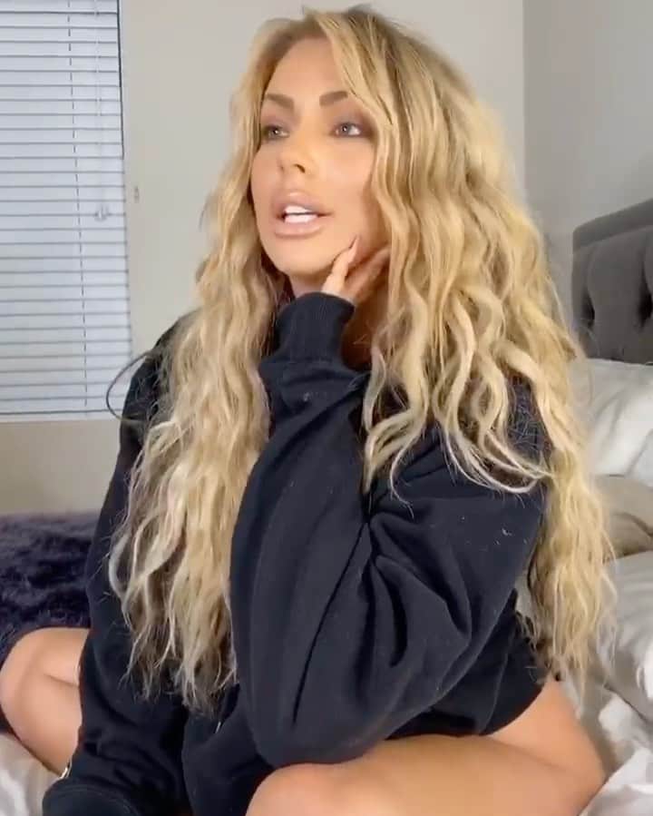 ロリン・ヨークのインスタグラム：「G - goodbye  sold tf out #firsttiktok  follow me @missyorkherself  featuring my bb @vinnybehappy @letthelordbewithyou @kourtneykardash #kourtneykardashian #thelordandhislady」