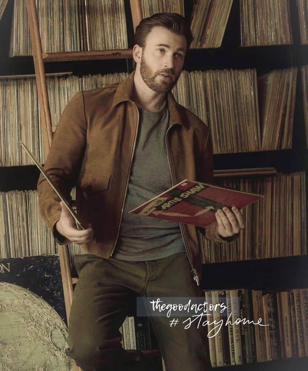 ソン・ジュンギさんのインスタグラム写真 - (ソン・ジュンギInstagram)「Christopher Robert Evans (born June 13, 1981)✩🌟is an American actor. He first gained attention in 2005 as the #Marvel Comics character Human Torch in Fantastic Four (2005) and its 2007 sequel and later gained further worldwide attention for his portrayal of #SteveRogers / #CaptainAmerica in the Marvel Cinematic Universe, appearing in eleven films including four cameos. His work in the latter film series established him as one of the highest-paid actors in the world.#chrisevans.」4月2日 23時28分 - thegoodactors