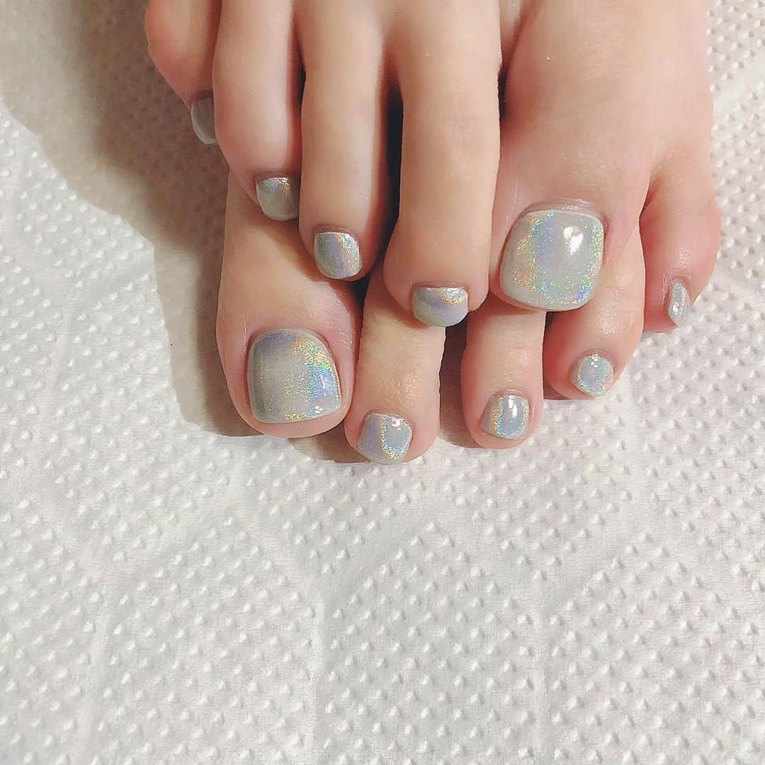 色紙千尋さんのインスタグラム写真 - (色紙千尋Instagram)「最近のネイルです💅2枚目のウェディングネイルはドレスのレースに合わせて描いてもらいました👗マットで柄がより際立ってお気に入りです☺️いつもありがとうございます💓 最近は手の洗い過ぎ、アルコール消毒のし過ぎで手が乾燥します💦ハンドクリームで荒れないよう気を付けましょ〜！🤲 #nails #naildesign #nailstagram #weddingnails #weddingnail #ネイル #ミラーネイル #フットネイル #ウェディングネイル #レースネイル」4月2日 15時45分 - shikishi_chihiro