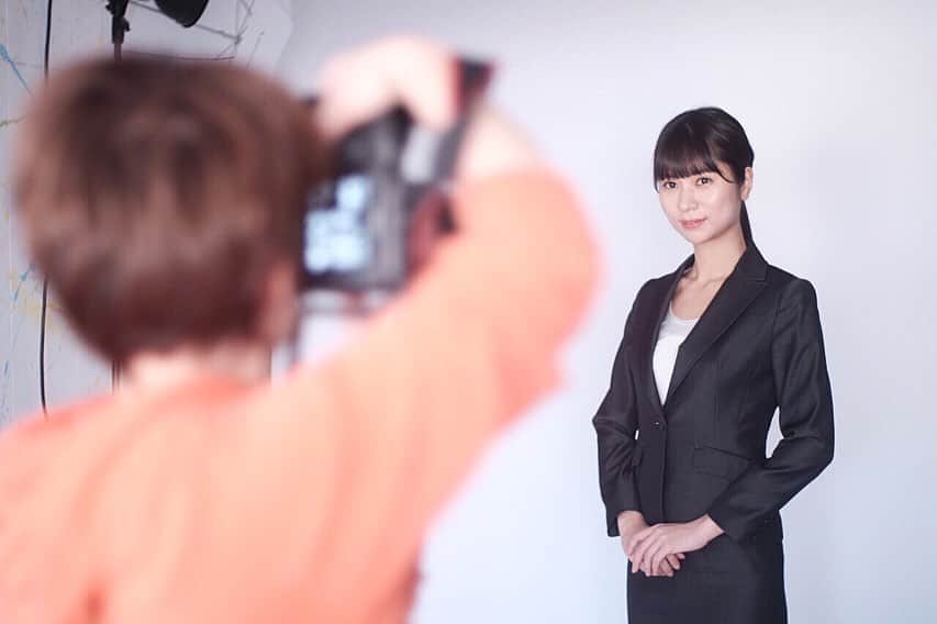のインスタグラム：「Is this gonna be my new role or what👩🏻‍💻(just FYI we had this shooting a while ago🙏🏻) ・ ・ ・ 新しい撮影をした先日。 #shooting#photoshoot」