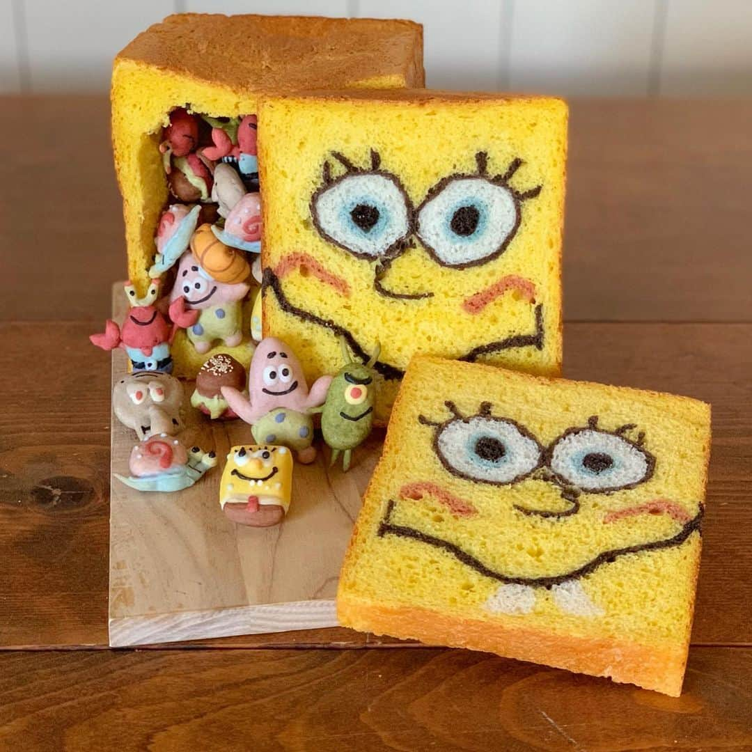 Ranさんのインスタグラム写真 - (RanInstagram)「. . #イラストパン . . . スポンジボブ〜🎶 . . . Spongebob〜🎶 . . . #bread #breadart #foodart #spongebob #spongebobmemes #kawaii #kawaiifood #baker #artwork #手作りパン #スポンジボブ #スポンジ #究極のイラストパン #キャラパン #キャラフード  #キャラ弁 #食パン #角食パン #かぼちゃパン #サンドイッチ #海綿寶寶 #リナブルー #断面萌え #手作り食パン #萌え断 #宝箱 #びっくり箱 #パン教室 #konel」4月2日 16時40分 - konel_bread