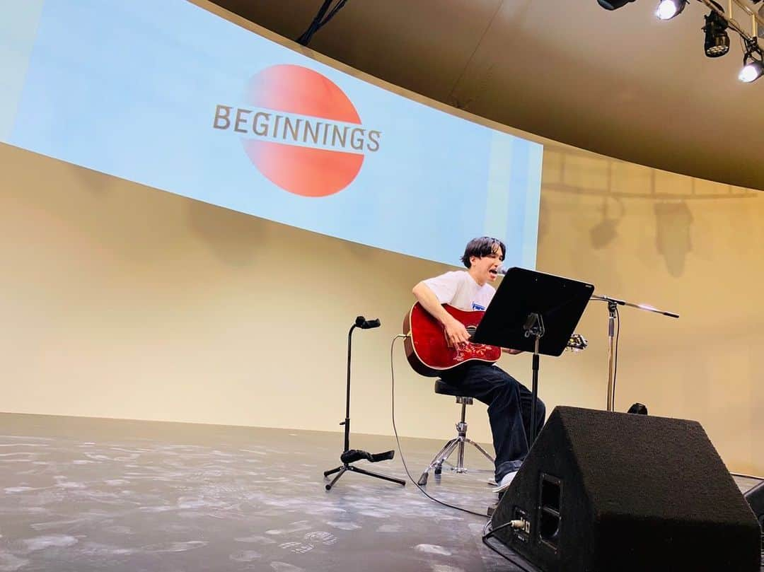 J-WAVEさんのインスタグラム写真 - (J-WAVEInstagram)「新番組『YEBISU BEER BEGINNINGS ~LIVE FROM TAKANAWA GATEWAY』が4月1日にスタート。ナビゲーターは、レイチェル・チャン（月・火）、シシド・カフカ（水・木）、金曜日はJ-WAVEナビゲーターが週替わりで担当します。  初回放送では、 #マカロニえんぴつ はっとりさんの弾き語りライブを生中継！ ▼セットリスト M1. hope M2. ヤングアダルト M3. ロックンロールは鳴り止まない ▼聴き逃した方は #radiko タイムフリーにてお聴きいただけます http://radiko.jp/share/?sid=FMJ&t=20200401123705 ※4月8日28時59分まで  #jwave #音楽を止めるな #jwave813 #ラジコ #nihonmonolounge #レイチェルチャン #シシドカフカ #新番組」4月2日 18時04分 - jwave813