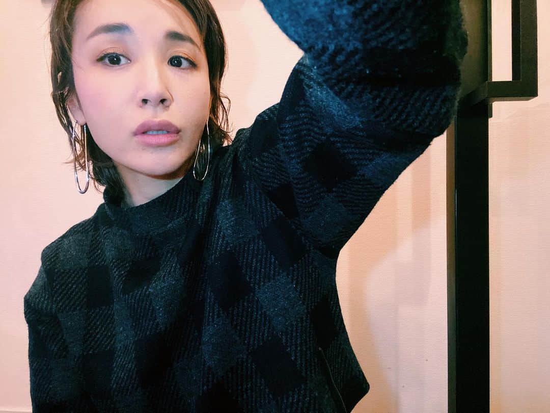 鈴木紗理奈さんのインスタグラム写真 鈴木紗理奈instagram ドラマの撮影が当面延期となり 急に沢山のお休みとなりました おうちの中でできること いっぱい探そう 紗理奈流styling 4月2日 18時08分 Munehirovoice