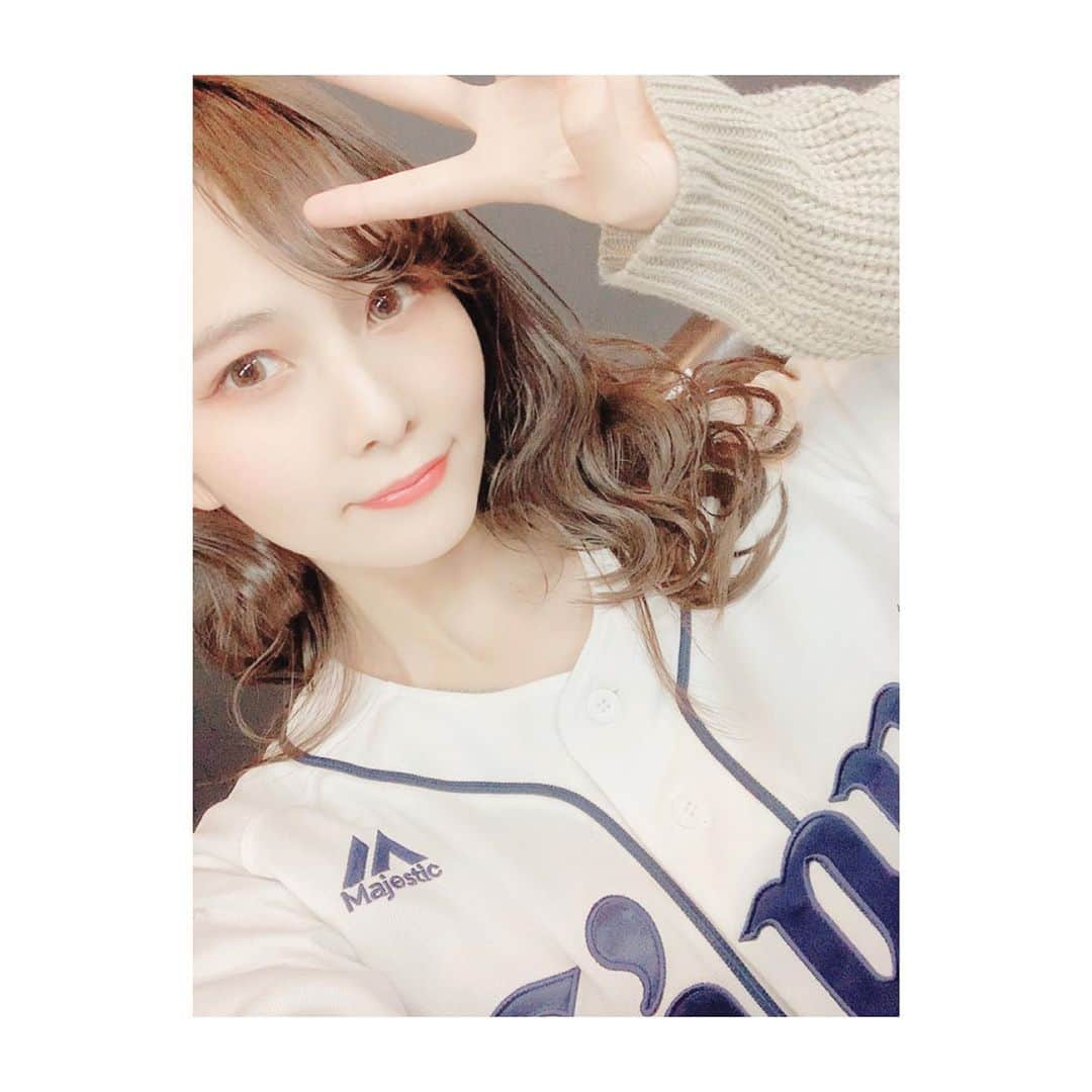 大崎みらいのインスタグラム：「、 #BEPU ！ ありがとうございました！ #西武ライオンズ 編！ 、 ライオンズ王決定戦では #西川愛也 選手を ふゅーちゃー！🐻 甲子園で見てた子達は やはりつい見ちゃうよね！ 、 利き西武ライオンズは 利き西武鉄道…笑 なんの時間なんだろうって なったけど 聞き返してみるとちょっと面白かったw 、 山賊将棋では、 いろいろ体張って ひたすらすべり倒したけど まぁそれはそれでいいのかしら。笑 どーだった？笑 、 優勝占い(笑)は 実際どうなるんだろうねww ほんとそして なにをさせられてたんだろうねwww 、 ちゃんみらはもうちょっと 女子感だしてこーぜ… ってなってるのに BEPUにいると 女出してんじゃねーぞ！！ って罵られるんよ…？笑 最高じゃない？笑笑 、 来月も出来るといいな♡ 4/29 昼 カープ編の 予定です！！！ なにとぞ！！ 、 、 、 #野球 #baseball #entertainment #performance #unit  #千葉ドラゴン さん #バードフミヤ さん #こりゃめでてーな大江 さん #ありがとうぁみ さん #甘味処 #加賀谷 さん #マスクドディアズ #撮影モデル #モデル #サロンモデル  #ポートレート撮影 #自撮り女子  #イベントコンパニオン #被写体モデル #インフルエンサー」