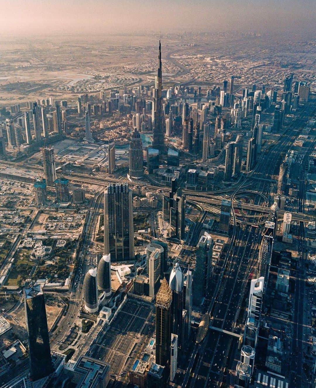 ドバイのインスタグラム：「#Dubai #دبي 📷:@bemorephotos」