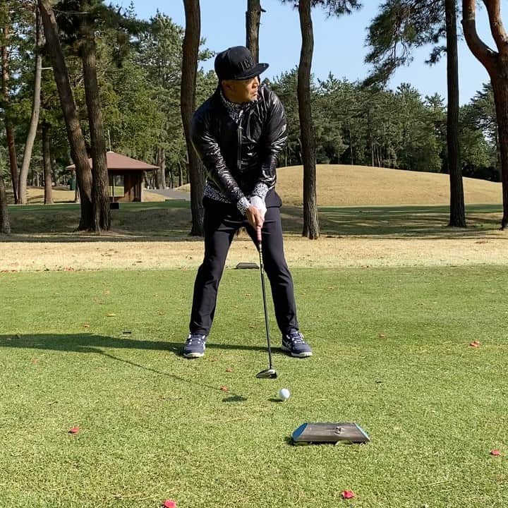 片山晋呉のインスタグラム：「脚の使い方　かなり変えています^ ^#golf」