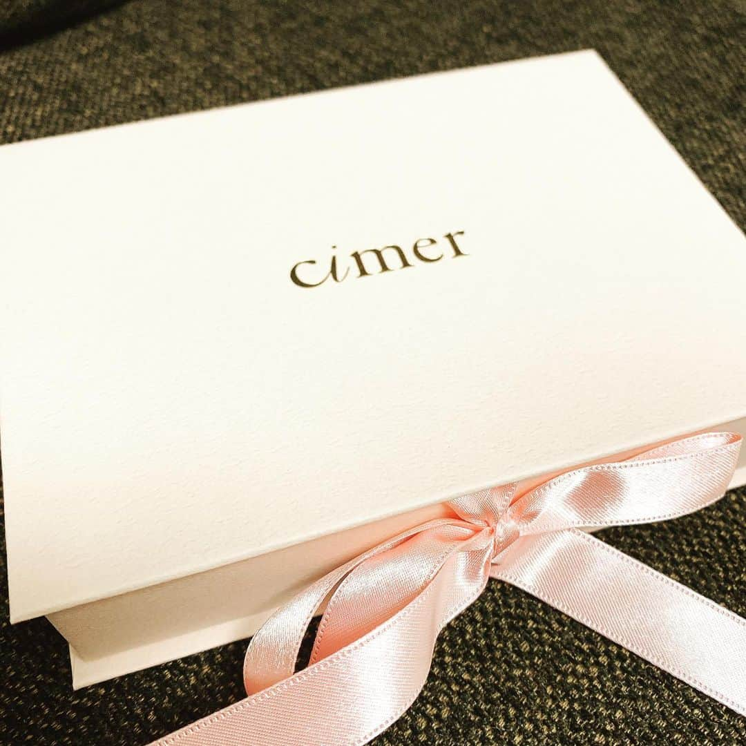 長久友紀さんのインスタグラム写真 - (長久友紀Instagram)「#藤田ニコル さん #プロデュースコスメ 「#cimer 」の #ルージュ 『#プランパールージュ 』 どれもみんな #かわいい  最近いつも以上に外出る時は気合入れてお化粧してる！ こういう時だからこそ気分上げてかないとねv(*´>ω<`*)v」4月2日 19時04分 - nagakuyuki