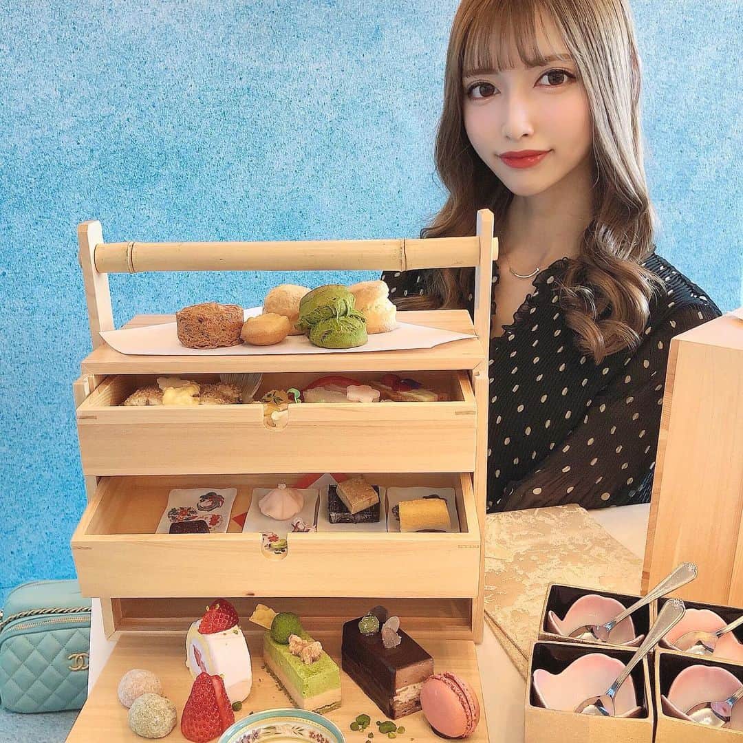MIKIRUNのインスタグラム：「♡﻿ ﻿ 少し前に行ったところ💕﻿ ﻿ ちょっと珍しい和のアフタヌーンティー🍵﻿ ﻿ 原宿の東郷神社の隣にある東郷記念館⛩﻿ ﻿ 引き出しになってて可愛かった🥰﻿ ﻿ 今はコロナこわいから、どこにも行けない…😢﻿ ﻿」