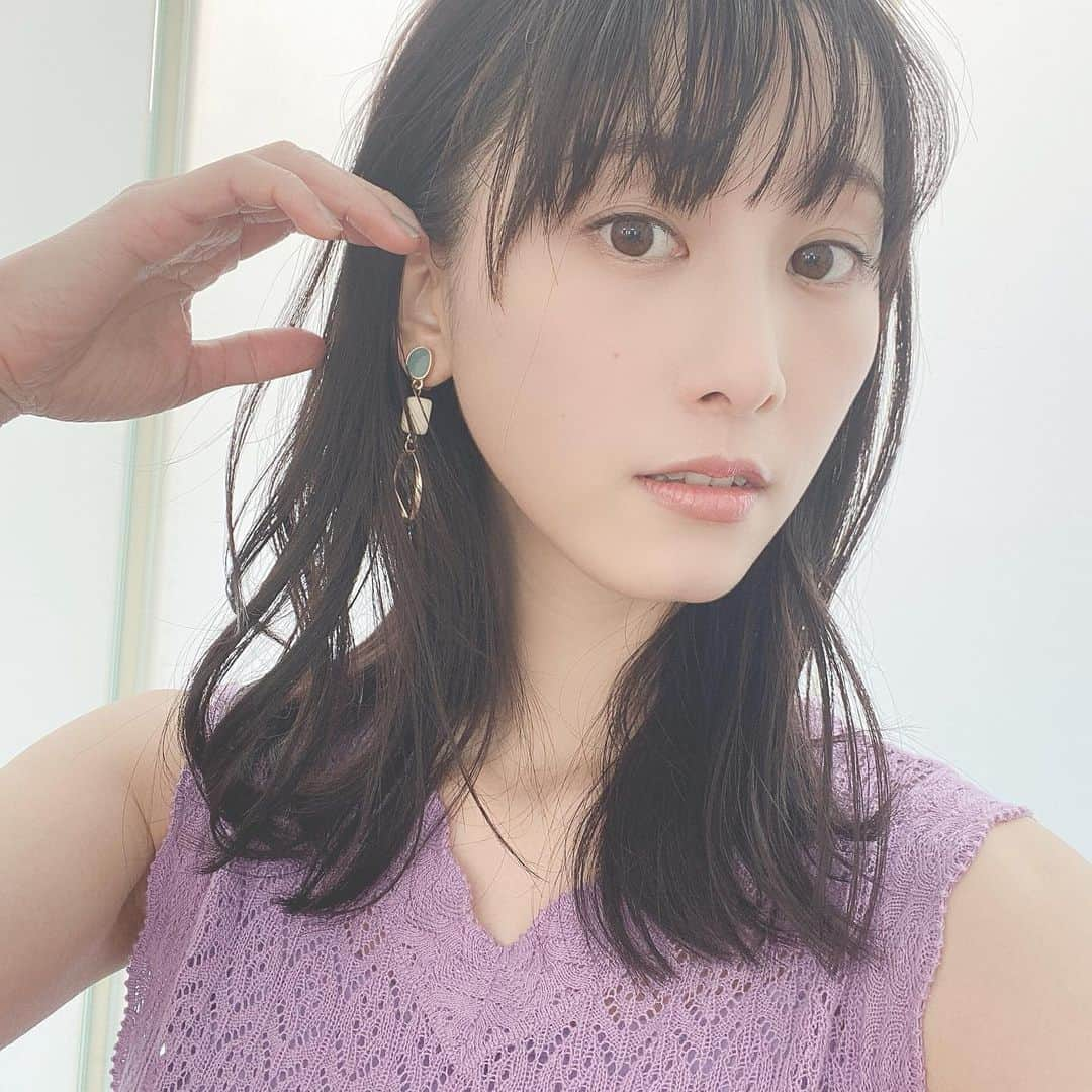 松井玲奈さんのインスタグラム写真 - (松井玲奈Instagram)「BIG ONE GIRLS発売中です。 大好きな紫の衣装を着せてもらいました。 久しぶりのグラビア？撮影でしたが懐かしのスタッフさんやカメラマンさんに会えてとても嬉しかったです。 インタビューもたっぷりなのでぜひご覧ください！ 衣装は @laymee_official  私服でもよく着てるけど、最近は衣装でもたくさん着ております☺️」4月2日 19時12分 - renamatui27