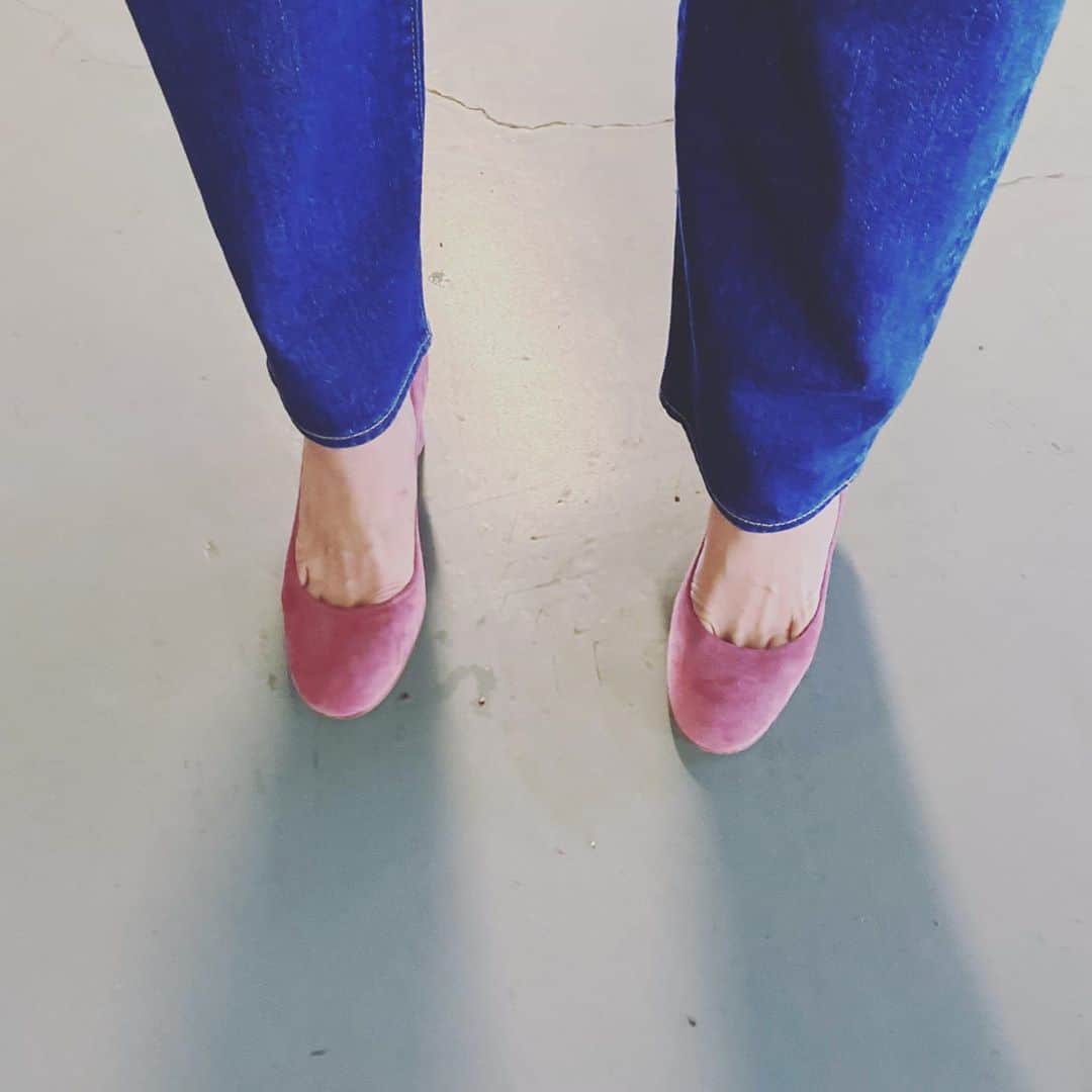 金子綾さんのインスタグラム写真 - (金子綾Instagram)「today's... #ootd  #akcloset  今日はピンクのヒール。 何年も前に買ったものだけど、やっぱり気分が上がる♡」4月2日 19時26分 - ayaaa0707