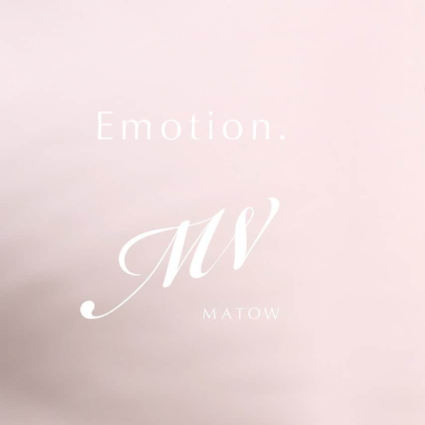 下着通販 SHIROHATO / 白鳩さんのインスタグラム写真 - (下着通販 SHIROHATO / 白鳩Instagram)「MATOW - Emotion - 4/2 debut. . 本能に突き動かされ、 心はゆらめいて。 . エキゾティックで躍動感のある ケミカルアップリケが存在感を放つ、 モードでエッジィなデザイン。 身につけるたび、静かな情熱を 肌で感じるコレクション。 . #MATOW #マトウ #SHIROHATO #白鳩 #下着通販 #下着 #ランジェリー #ブラジャー #ショーツ #春 #美胸 #自信 #ビューティ #美意識 #纏う #谷間 #アップリケ #ドレス #オートクチュール #幸福感 #lingerie #bra #shorts #dress #slip #emotion」4月2日 19時21分 - shirohato_official
