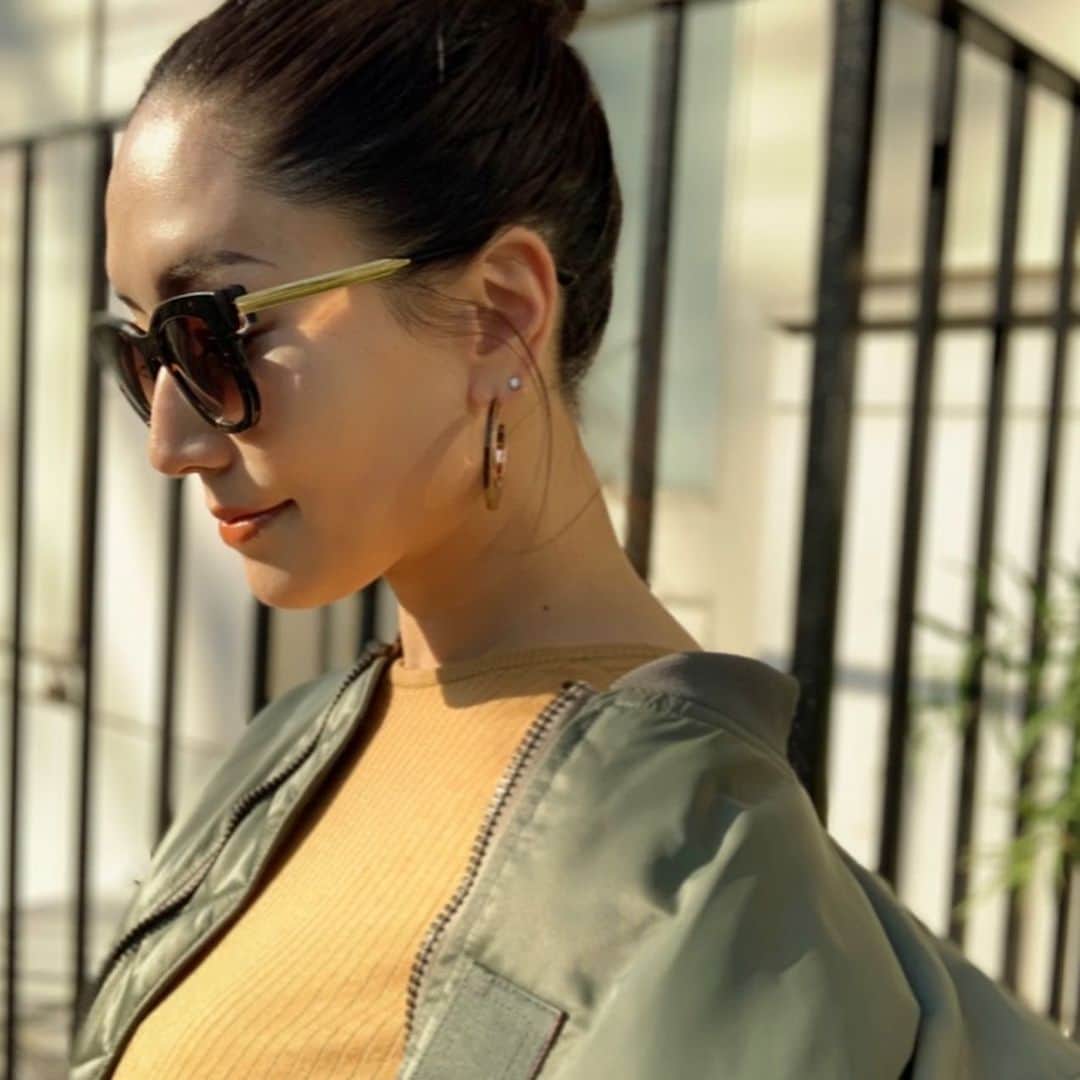 亀恭子のインスタグラム：「べっ甲な日。 . . . someday's… #fashion #ootd #kkstyle #tokyo #kamescloset #jacket #hike #knit #knitbar #sunglasses #thierrylasry #earrings #stellarhollywood #spring #April #２つ前のpostとは微妙に違うw」