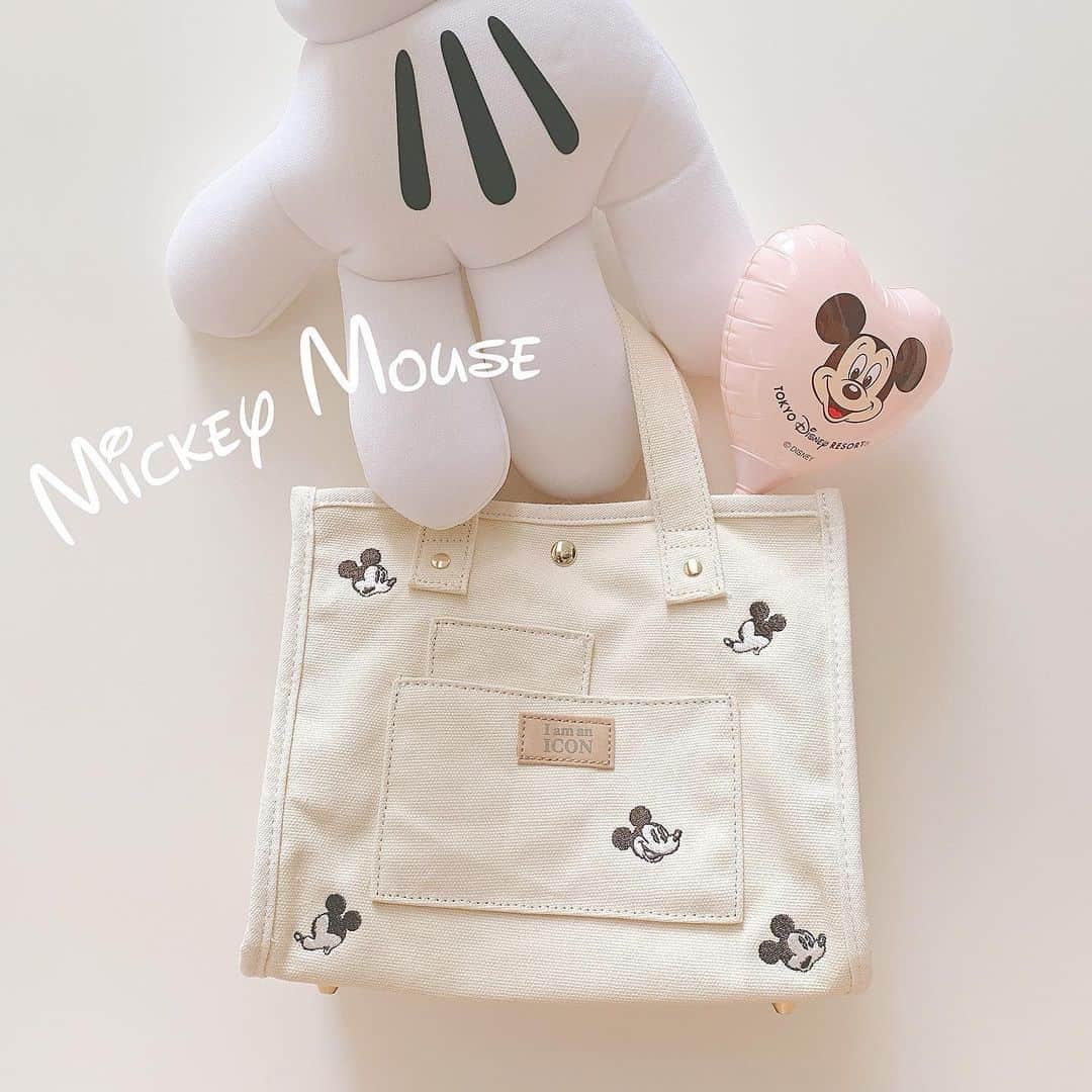 SHIHORINのインスタグラム：「𝔻𝕚𝕤𝕟𝕖𝕪𓂃ᤢ﻿ ﻿ @accommode のミッキーキャンパストート♡﻿ ショルダーも付いてるから2wayで使えて﻿ マチもしっかりあるちょうど良いサイズ感☺️﻿ ﻿ ミッキーの刺繍可愛すぎる🐭❤︎﻿ これ持って #ミッキーバウンド で﻿ パーク行くの楽しみだなぁって妄想してる😌💭🌸笑﻿ ﻿ ﻿ #accommode #accommodedisney #disney #mickeymouse #mickey #disneyphoto #mickeybag #mickeybound #アコモデ #アコモデディズニー #ディズニーコラボ #キャンバストート #ミッキー #ミッキーマウス #ミッキーコーデ #ディズニー #ディズニーランド #ミッキーコーデ #ミッキーバルーン」