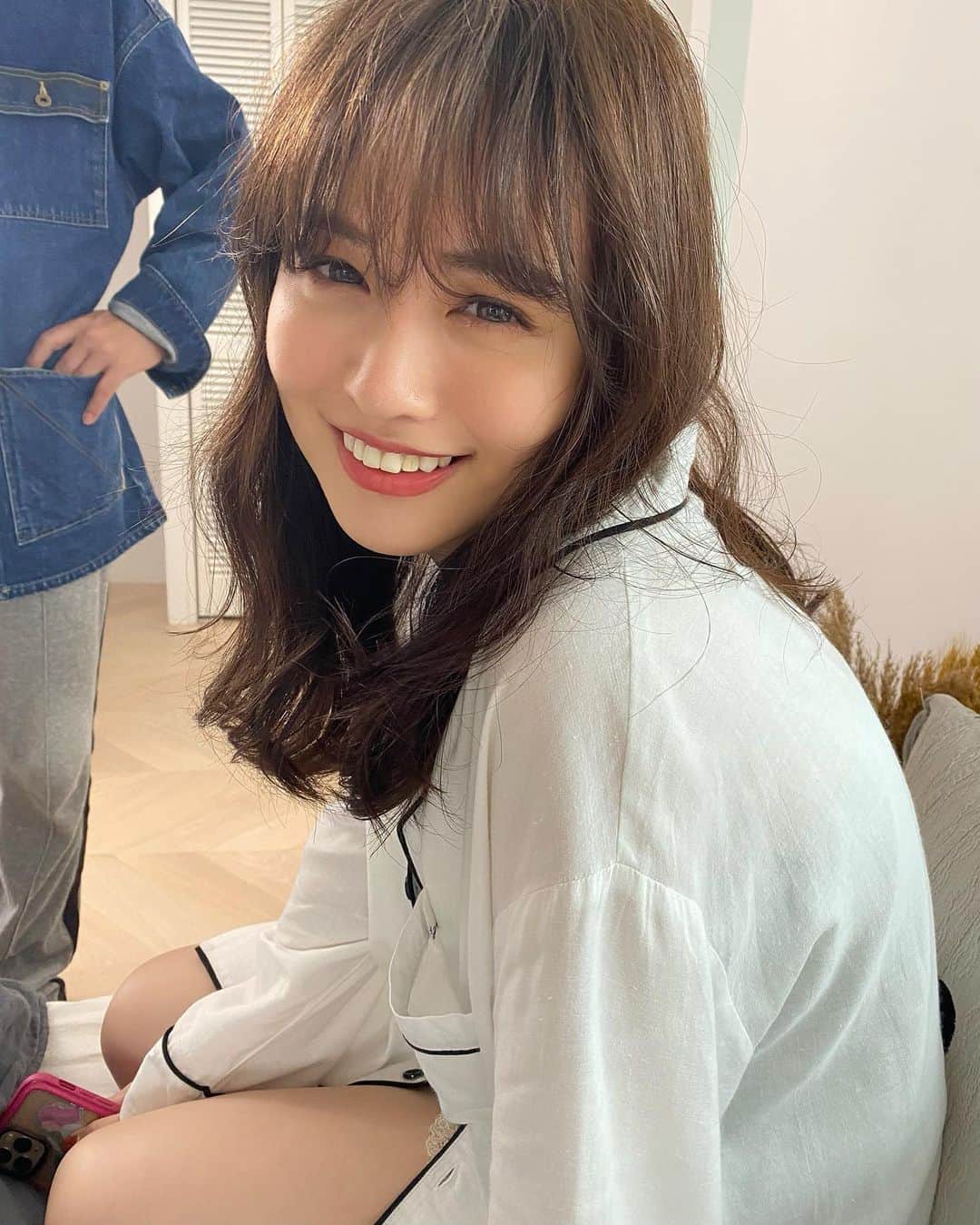 高橋有紀のインスタグラム：「新作もヘアメイク担当させてもらいました！前回以上にあざとい、でもロンティーとかもすごく着やすくていつもより長いお家時間も可愛く楽しみながら過ごせそうです❤︎ #osakana_yuki  #ゆうこす #reveyu」