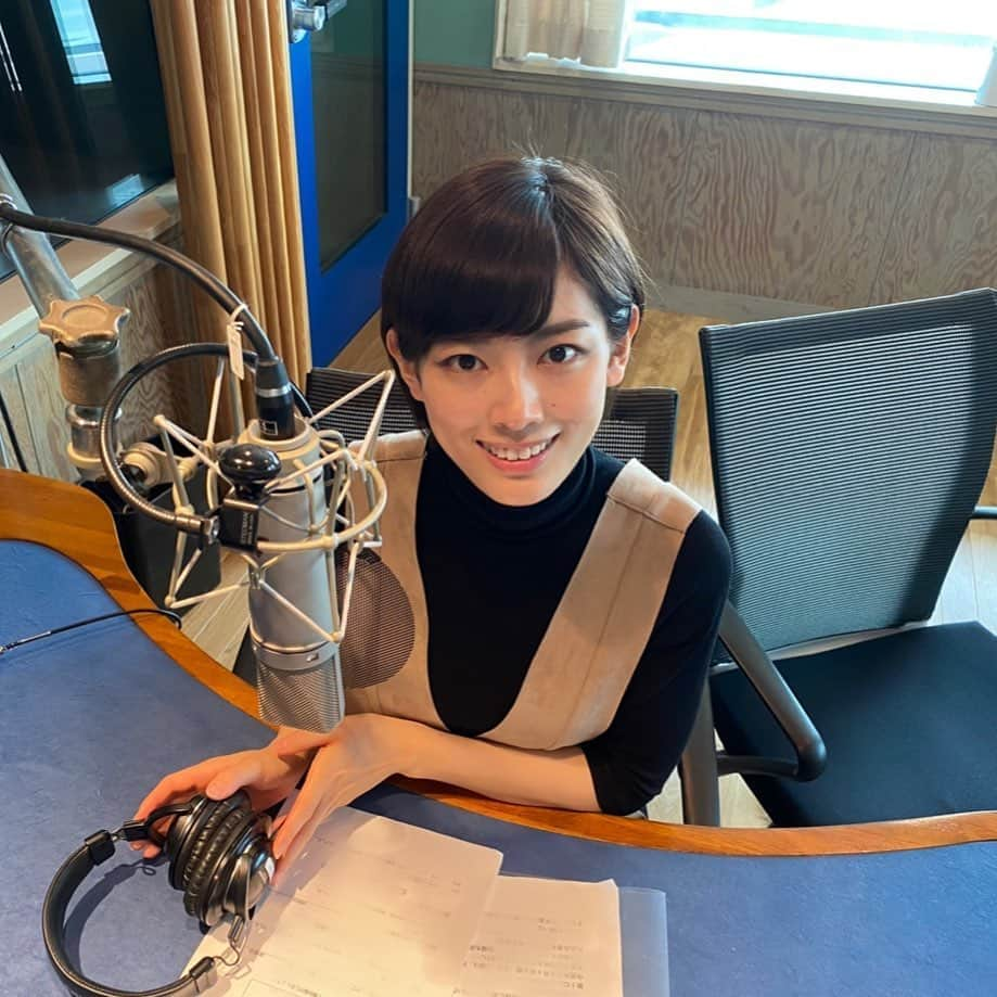 中西悠理さんのインスタグラム写真 - (中西悠理Instagram)「こんばんは✨  4月からbayfmで 毎週(金)18:45～19:00放送、 千葉県のインフォメーションプログラムに出演することになりました。  初回の放送はあす、4/3(金)です。  収録で幕張のbayfmにお邪魔しましたが、スタジオの窓から見える海がとっても綺麗で‥✨ 次回は忘れずに撮ってこようと思います🐠🏝 #bayfm #幕張 #初ラジオ」4月2日 19時59分 - yuuri.nakanishi