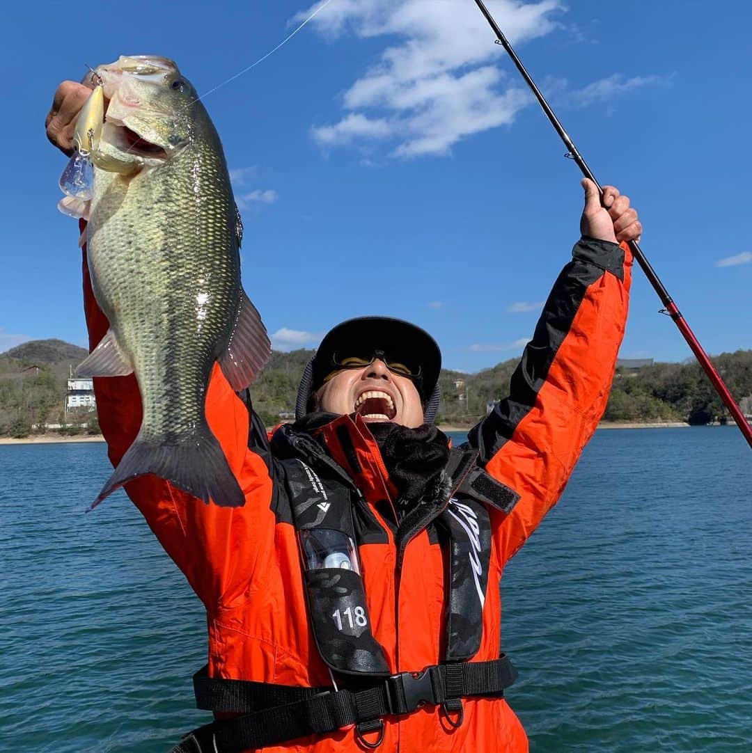 清水盛三さんのインスタグラム写真 - (清水盛三Instagram)「YouTubeにBIGMAMA FISHING TVが本日の午後6時から東条湖後編をアップしました‼️ BIGMAMA 出現です。是非メジャーレイク攻略を見て下さい‼️ ・ ・ ・ #bigmamafishingtv #youtube  #兵庫県 #東条湖」4月2日 20時02分 - morizo_shimizu