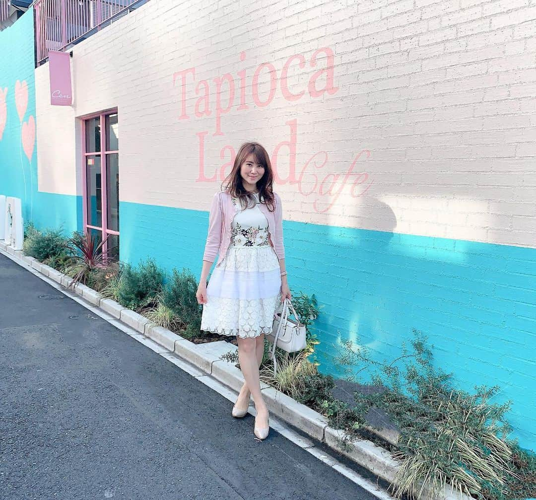 Miku Hirata 平田未来さんのインスタグラム写真 - (Miku Hirata 平田未来Instagram)「#tapiokaland (@tapioka_land_cafe_2019 )💓 おうちでのんびり😊💓 春休みもそろそろ終わりますが、 新学期がスタートするのかどうか🏫💐 動画では、ハローキティシンカリオン　組み立てました💕  子供がプラレールからシンカリオン好きになってきたので、グッズも集め始めました😅  組み立ては初心者だと結構大変🔰 慣れてくると簡単😊💓 また落ち着いたら、 ハローキティ新幹線はまたぜひとも乗りたい😻  #新大久保カフェ #新大久保カフェ #新大久保食べ歩き #新大久保ランチ #新大久保タピオカ #タピオカミルクティー  #シンカリオン #シンカリオン部 #ハローキティ新幹線 #ハローキティシンカリオン #シンカリオングッズ」4月2日 20時21分 - miku.hirata