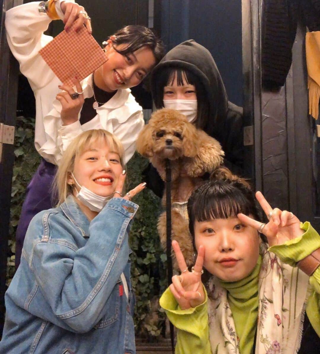 Manitasのインスタグラム：「優秀な子が卒業しました みかさん本当に今までありがとう😭💐 これからもずっと応援してるからね。愛 本当にだいすきで大切な仲間たちでした。最高なメンバー。本当にありがとう。」