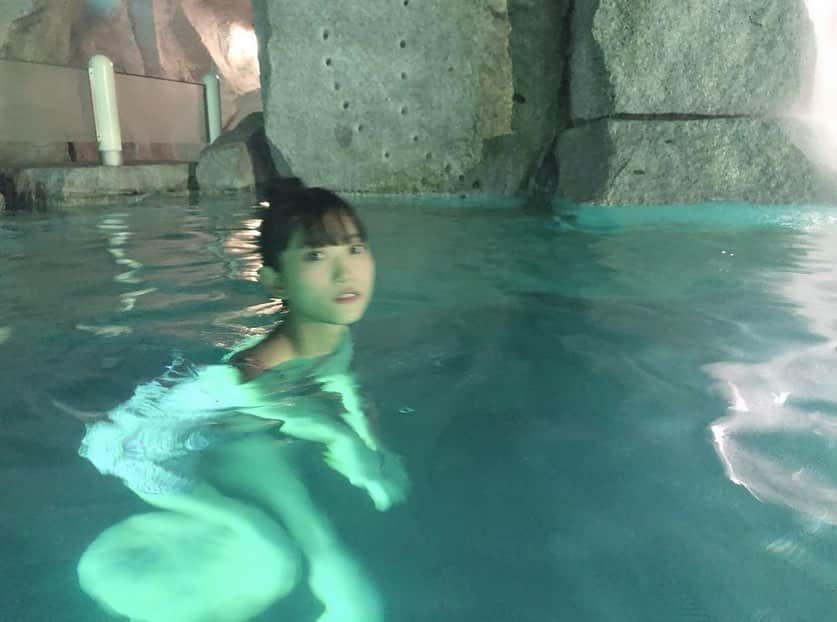 阿知波妃皇のインスタグラム：「ﾄﾘﾏ夏ﾊﾖ  #脚　 #脚系女子 #みんなで夏楽しも」