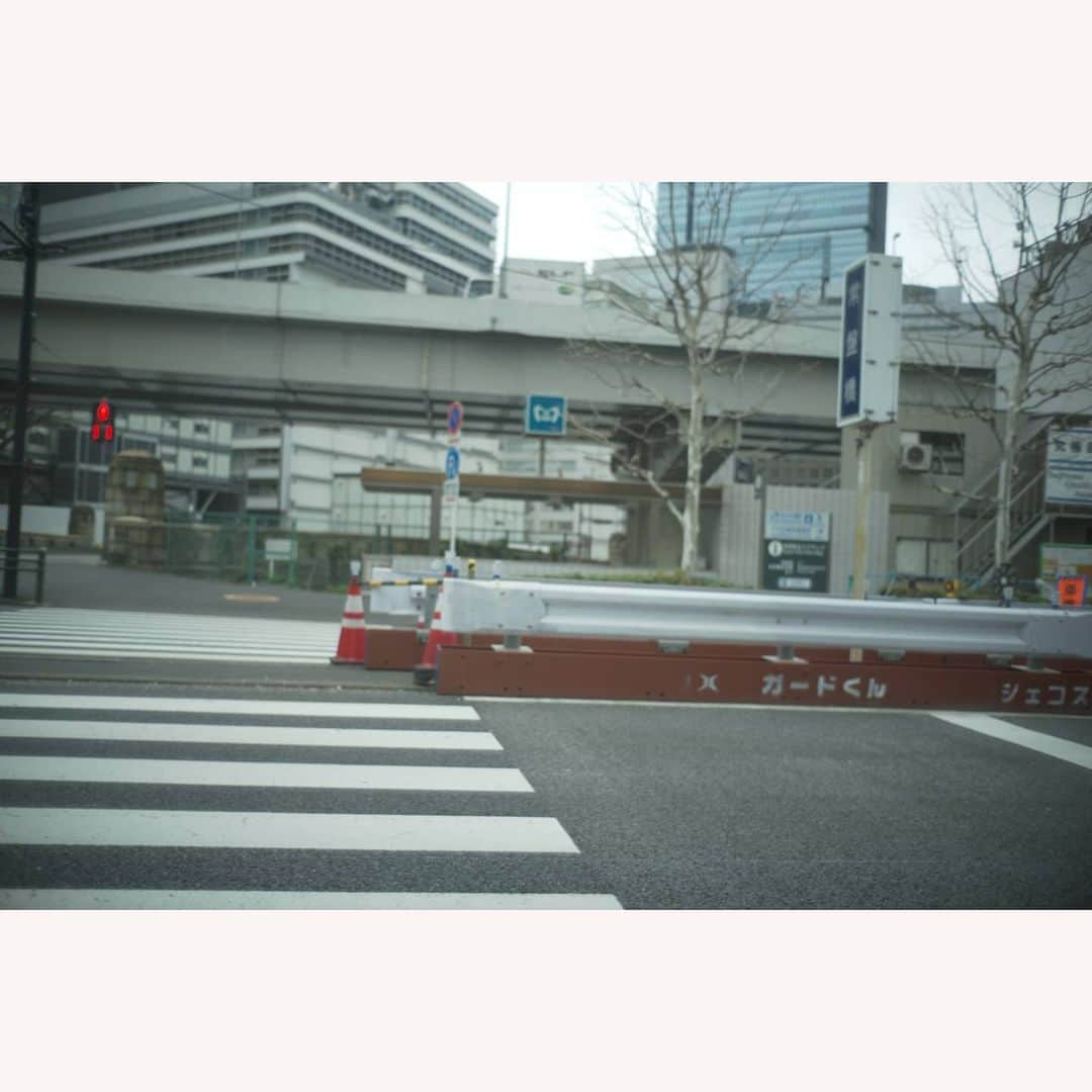 花澄さんのインスタグラム写真 - (花澄Instagram)「ガードくん。 ガードして。  #leica#leicam10p#summilux#summilux35mm#summilux35mm2nd#oldlens#ライカ#ライカm10p#ズミルックス#ズミルックス35mm#オールドレンズ#tokyo#japan#oldlens_tokyo#花澄#tokyocameraclub」4月2日 21時01分 - textisan