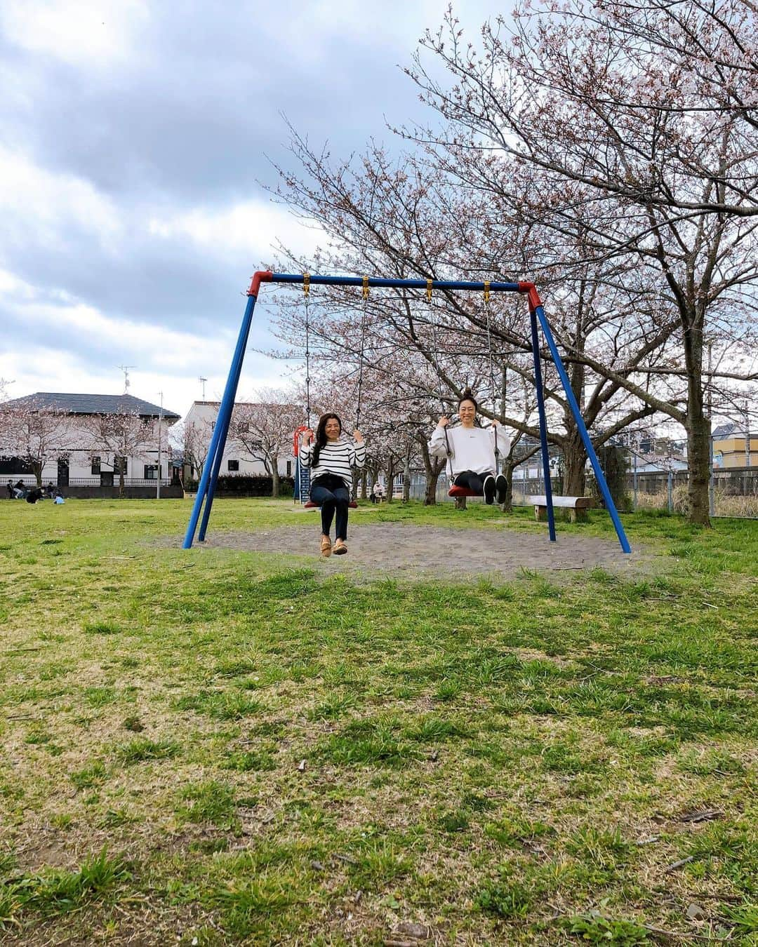 岡部亜紀さんのインスタグラム写真 - (岡部亜紀Instagram)「少しだけお花見🌸」4月2日 20時55分 - akiokabe