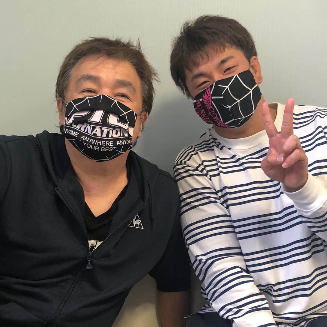 青柳優馬さんのインスタグラム写真 - (青柳優馬Instagram)「北原さんからかっこいいマスクをいただきました！  外はかっこよく、中はかわいいデザインとなっております。  大切に使わせていただきます！」4月2日 20時57分 - yuma_aoyagi