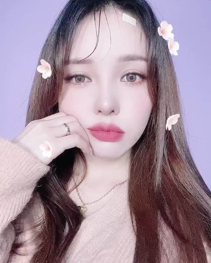ポニーのインスタグラム：「복잡 미묘한 표정 짓기🥴🥴🥴」