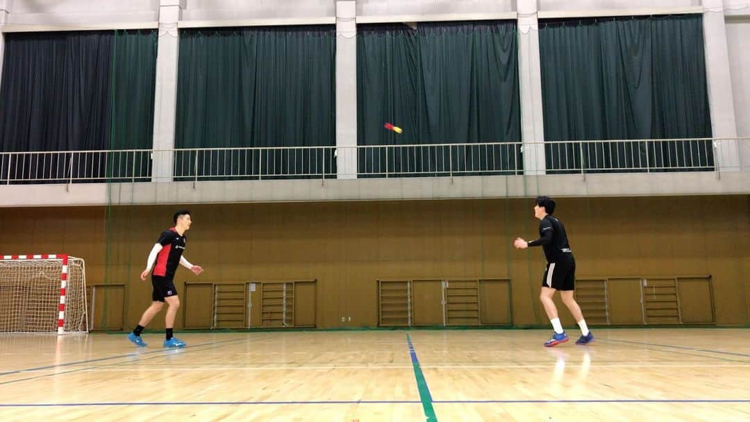 坂井幹のインスタグラム：「. 【GK W-up 2 】 . コーディネーションとフットワークを組み合わせたウォーミングアップ。 . 見た目以上にハードな為すぐ心拍数を上げることができます！ . そして何よりもとても楽しい。🔥 . やってみぃ〜〜☝️☝️ . . #ハンドボール #handball #トレーニング #training #ゴールキーパー #gk #ゴールキーパートレーニング #gkトレーニング #gktraining」