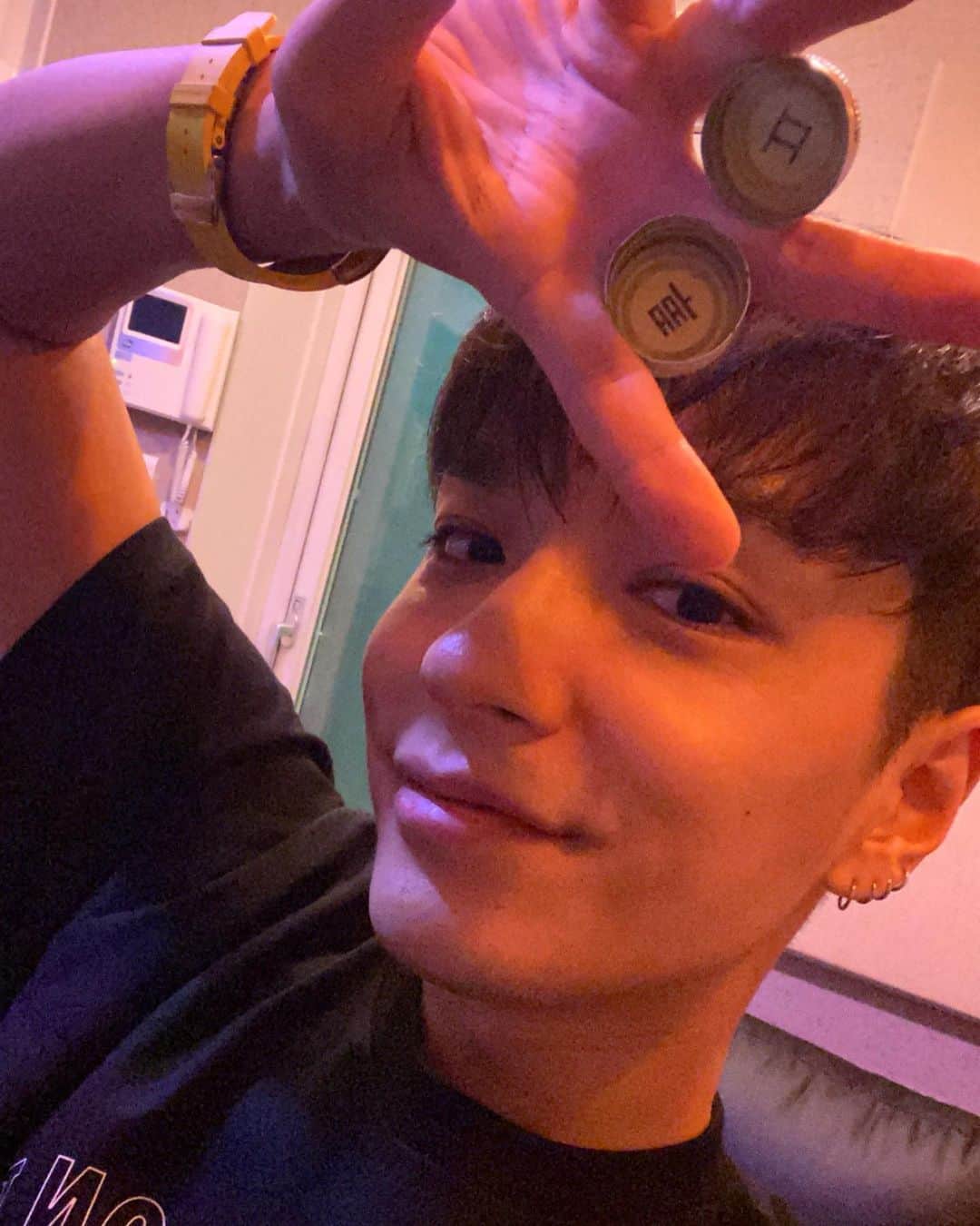 サイモンD さんのインスタグラム写真 - (サイモンD Instagram)「나는 오늘도 성공을 마시며 하루를 시작한다 #처음처럼FLEX #염따소주 #염따빠끄챌린지」4月2日 21時13分 - longlivesmdc