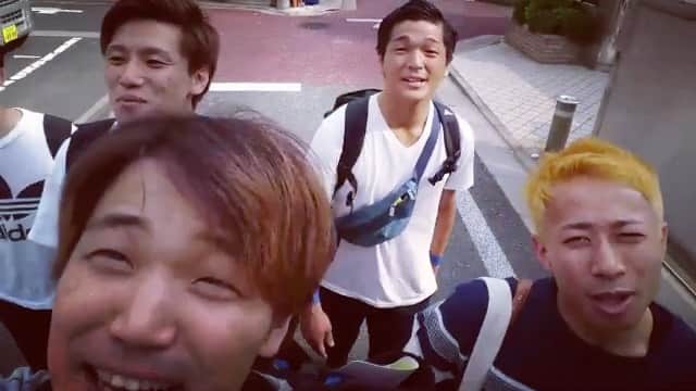 みどりかわたけし（ラ・ラベスト）のインスタグラム：「槙野選手も載せてたので！ リアルタイムでものまねJAPAN みんなで動画撮ってました！ 選手の皆様の健康と活躍を祈りつつ僕自身も大きく成長していきます！！ もう君以外愛せない  #みどりかわたけし#槙野智章 選手#ものまねjapan#日本代表#浦和レッズ#soccer#futsal#サッカー#フットサル#ケイダッシュステージ#芸人#ララベスト#浅草#人力車#東京力車#俥夫#asakusa#rickshaw#instgood#friends#beautiful#instadaily#smile#l4l」