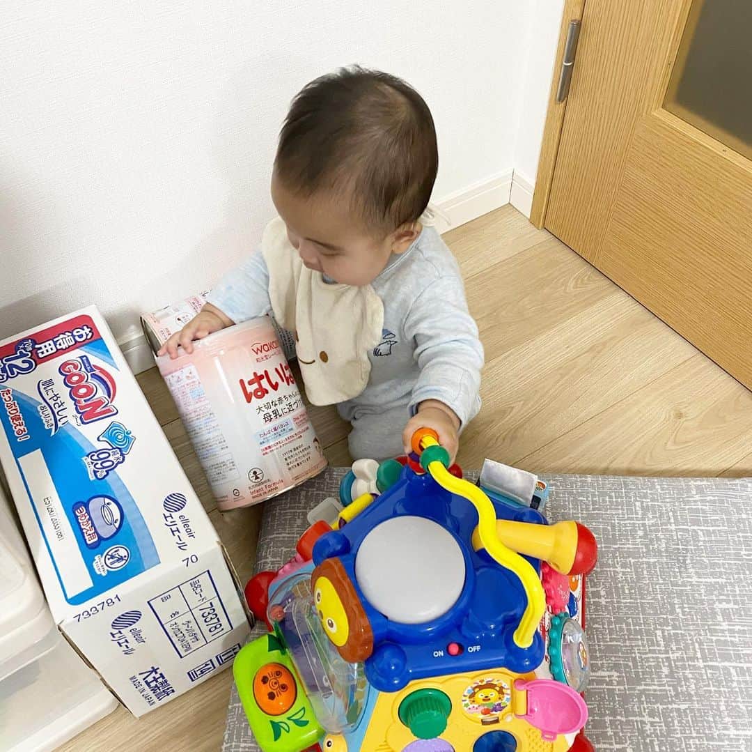 伊藤春香さんのインスタグラム写真 - (伊藤春香Instagram)「部屋のすみっこを﻿ 自分のお部屋みたいにして﻿ 大満足の人。﻿ ﻿ #生後6ヶ月 #赤ちゃんのいる生活﻿ #赤ちゃんのいる暮らし」4月2日 21時27分 - ha_chu