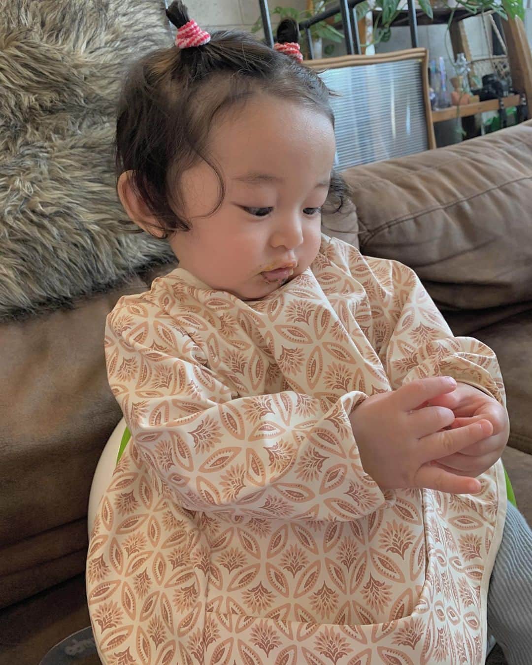 nanako itoのインスタグラム：「かわいいbibをゲットした🌼 @babyshop は春物もたくさんあっていろいろ欲しくなってしまう😳 . まだ少し大きいサイズだけど手掴みの時期にはちょうど良くなるかな👶🏻これでもうたくさんこぼしても大丈夫だね✨  https://jp.babyshop.com/  #ElodieDetails #babyshop」