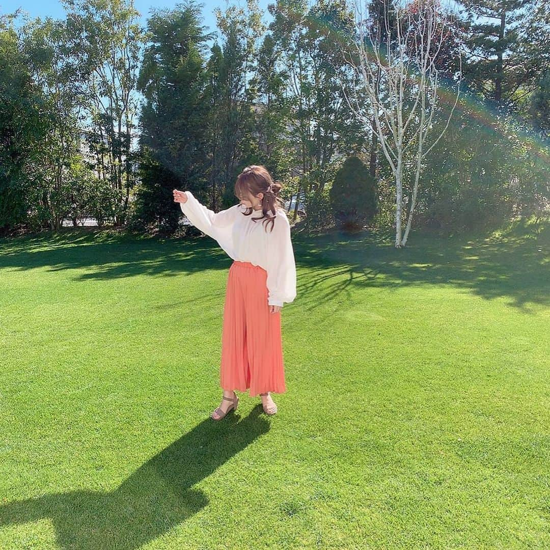 関根理紗さんのインスタグラム写真 - (関根理紗Instagram)「GU春服着回し10コーデ 前半戦🥰  お洋服の動画外で撮った方がわかりやすいかなってスタジオ借りて撮ってみた✌️ いいお天気で空が合成みたい🧚‍♀️🧚‍♀️🧚‍♀️ こうみるとおーコーディネート動画かって思うかもだけど こんなちゃんととってるのにやっぱふざけちゃったアフレコしてるから動画見てね✌️ #GU #GUコーデ#コーディネート　#春服コーデ」4月2日 21時44分 - sekine.risa