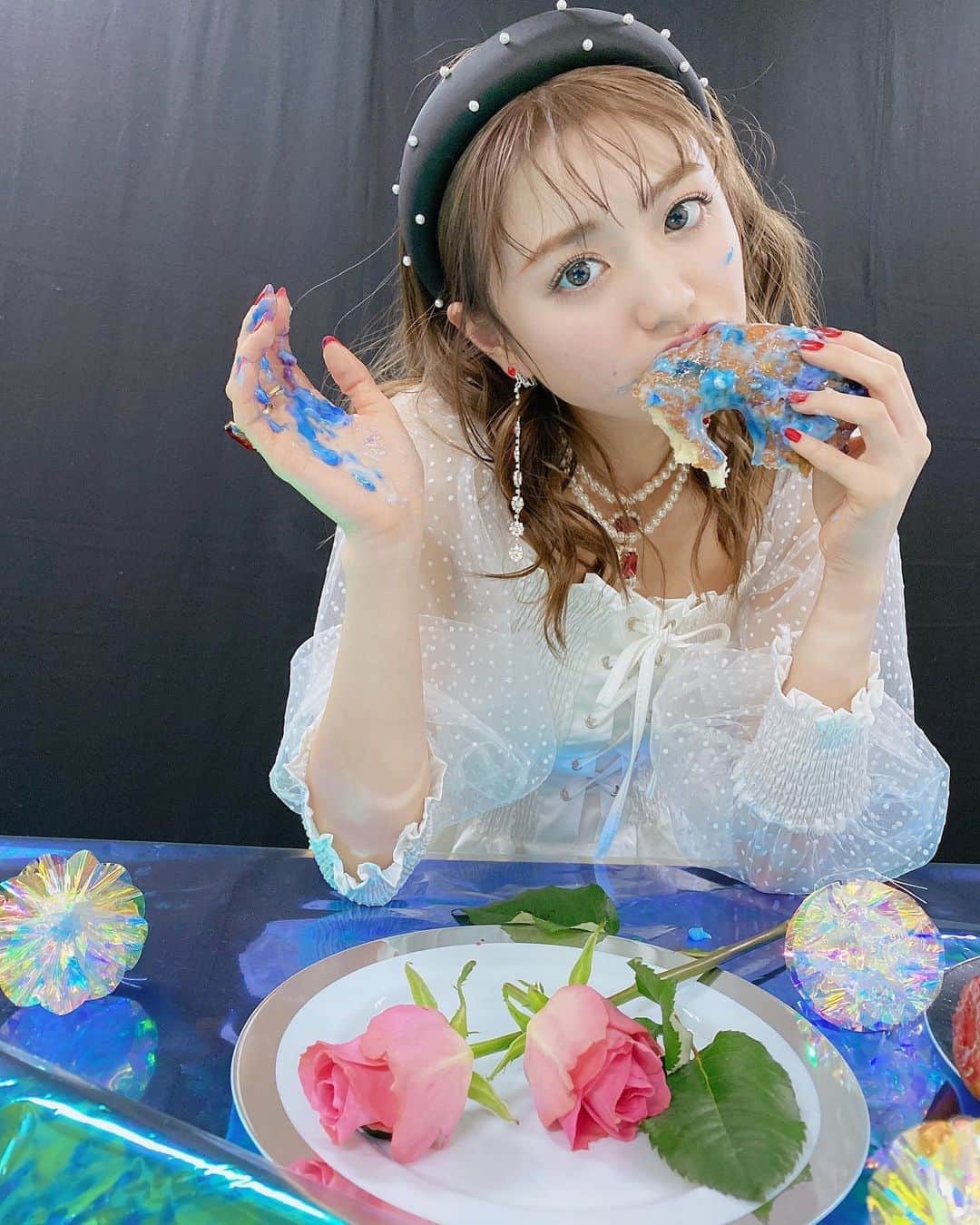 香音さんのインスタグラム写真 - (香音Instagram)「🤫💙 . . . 食べ方に問題アリ。」4月2日 21時56分 - kanon420_official